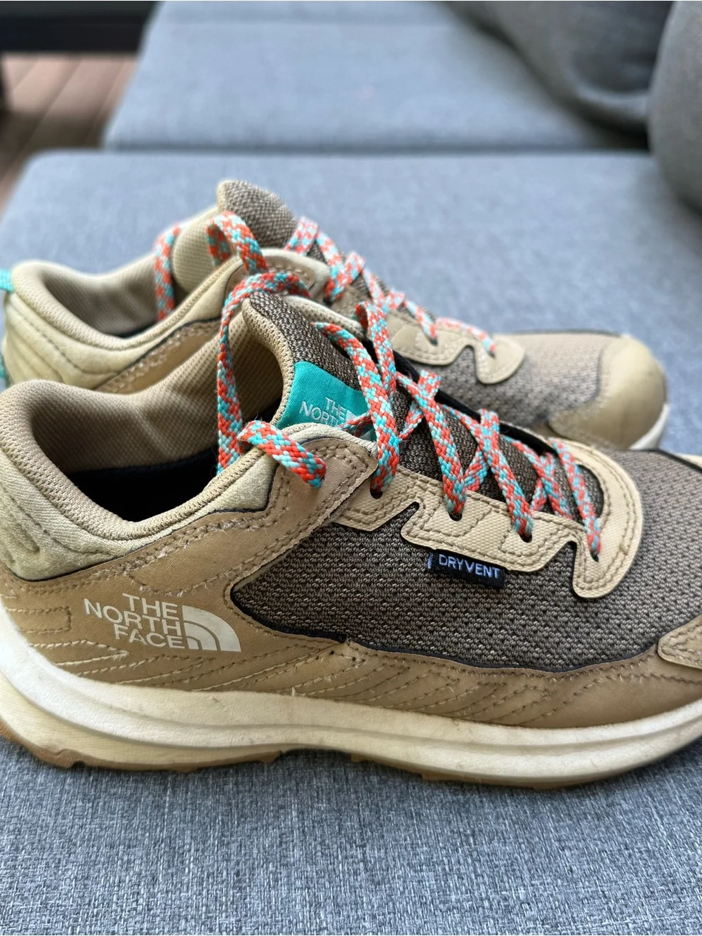 THE NORTH FACE Kid's Fastpack Hiking Sneaker tan